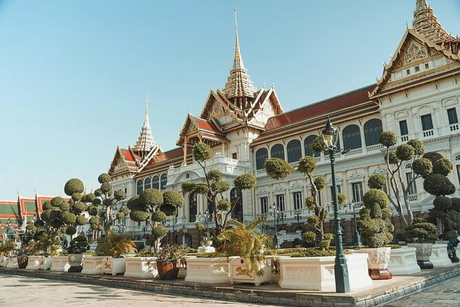 Bangkok Half Day Guided Tour: Grand Palace, Wat Arun & Wat Pho - Crossing to Wat Arun, the Temple of Dawn