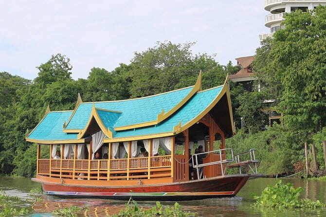 Bangkok Half Day Guided Tour: Grand Palace, Wat Arun & Wat Pho - Adding Pak Khlong Talat and a tuk tuk ride