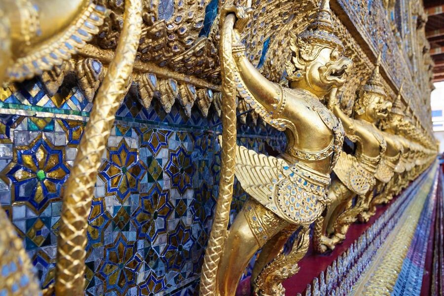 Bangkok: Half-Day Temple and Grand Palace Group Tour - Three Bangkok icons in half a day
