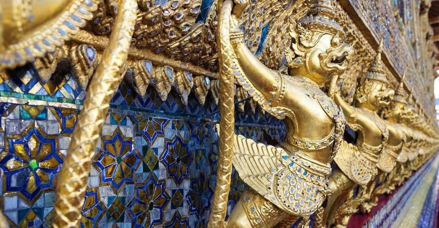 Bangkok: Half-Day Temple and Grand Palace Group Tour - Hotel pickup, transport, and the central Bangkok limit