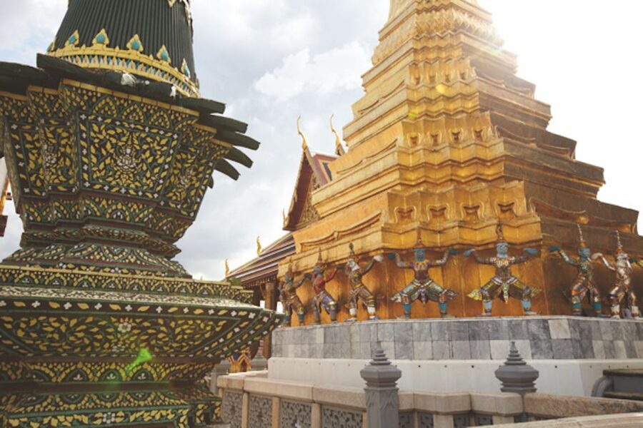 Bangkok: Half-Day Temple and Grand Palace Group Tour - Wat Trimitr and Bangkok’s solid gold Buddha