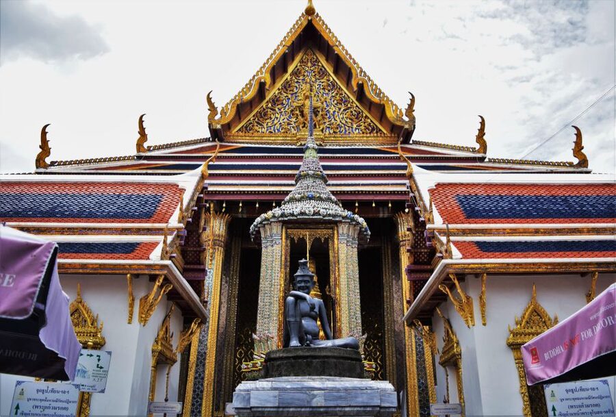 Bangkok: Half-Day Temple and Grand Palace Private Tour - Three famous sights in one compact morning