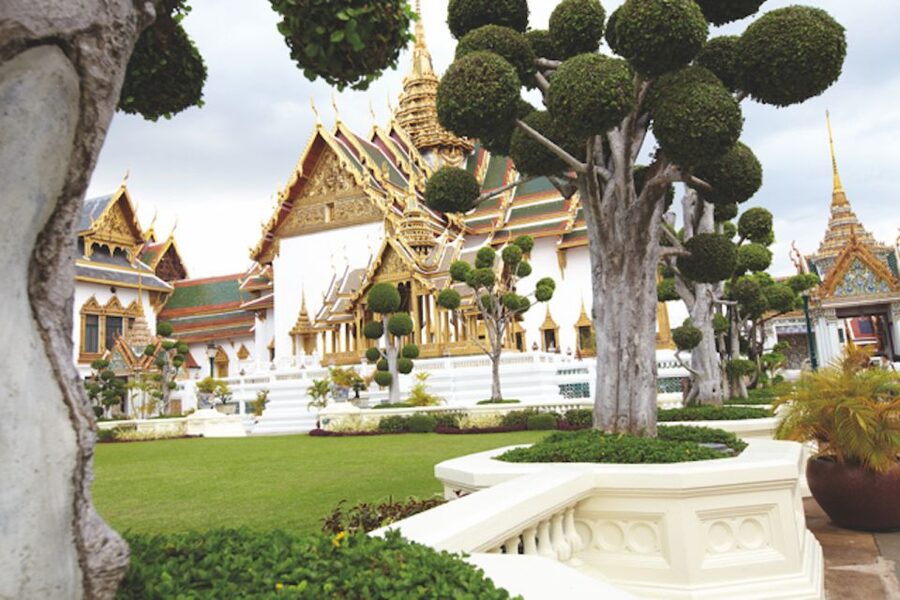 Bangkok: Half-Day Temple and Grand Palace Private Tour - Why the guide matters here