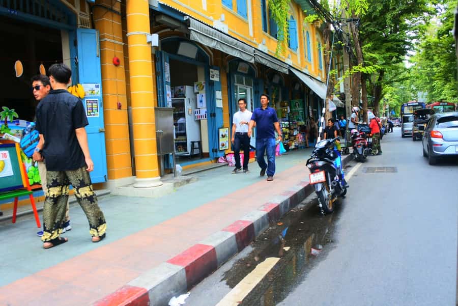 Bangkok: Highlights, Temples, and Canal Tour with Lunch - The guide can make or break the day