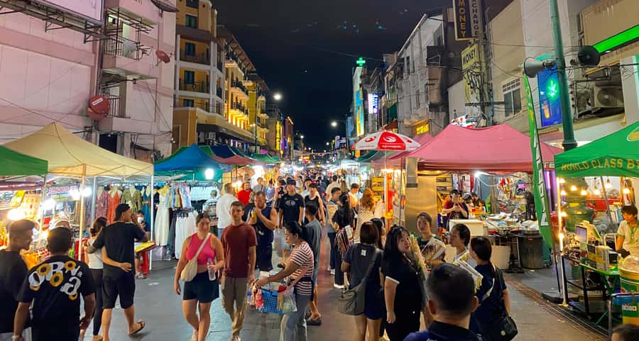 Bangkok Highlights Tour: City Temples and Beyond - Local detours and the human side of the tour