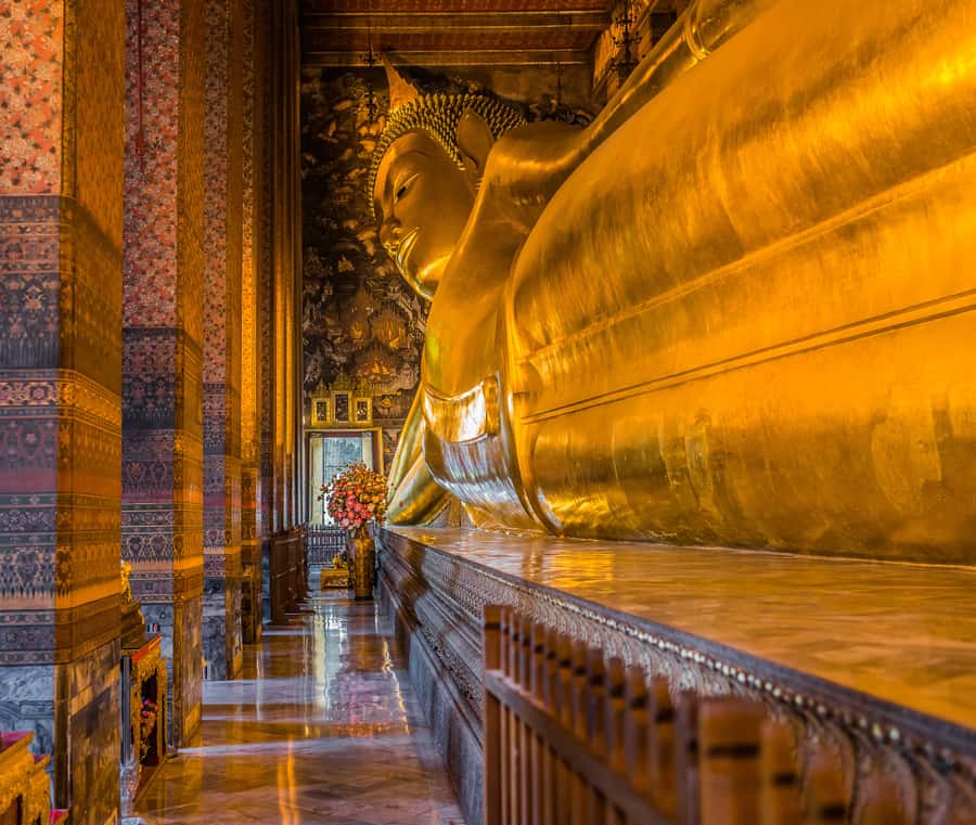 Bangkok: Highlights Tour wth Grand Palace & Must See Temples - Flower stalls, a white stupa, and a change of pace