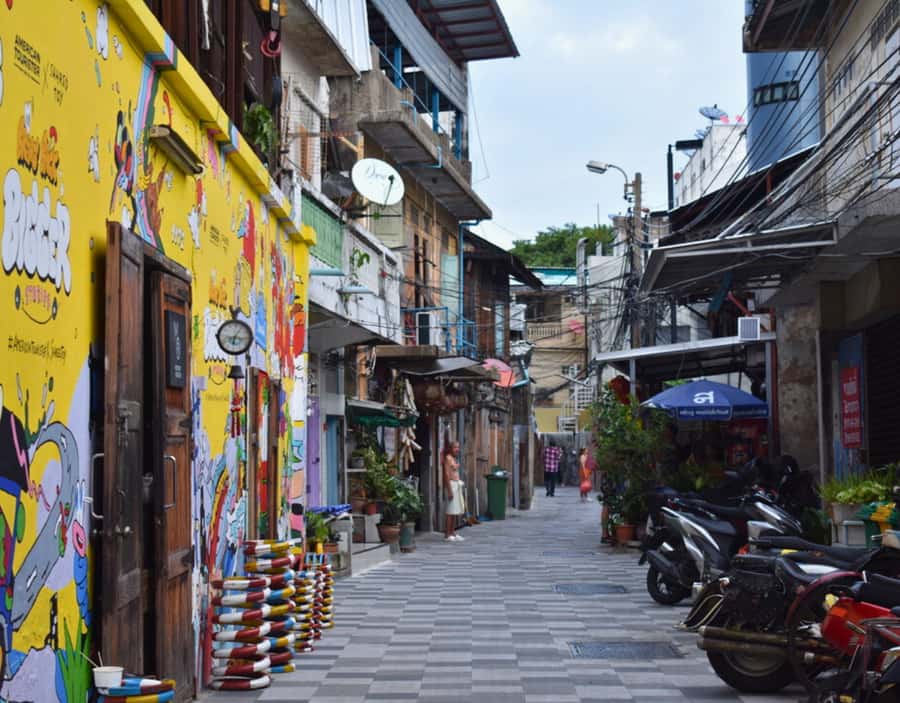 Bangkok: Highlights Tour wth Grand Palace & Must See Temples - Who should book this full-day Bangkok tour
