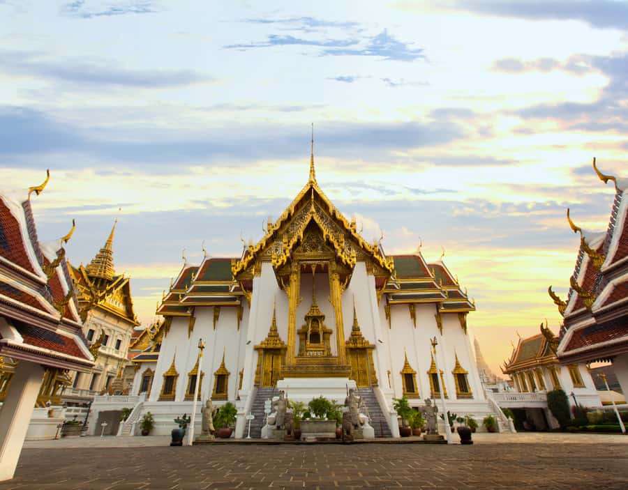 Bangkok: Highlights Tour wth Grand Palace & Must See Temples - Wat Pho and the short boat ride to Wat Arun