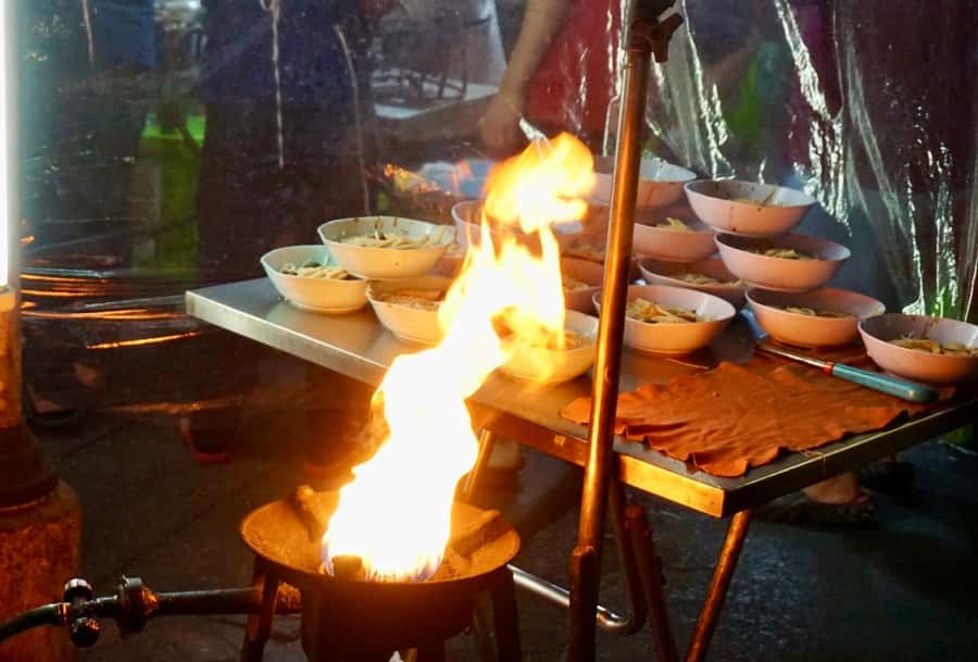 Bangkok: Highlights with Food Tour & Sunset in Wat Arun - The flower market and Chinatown food walk