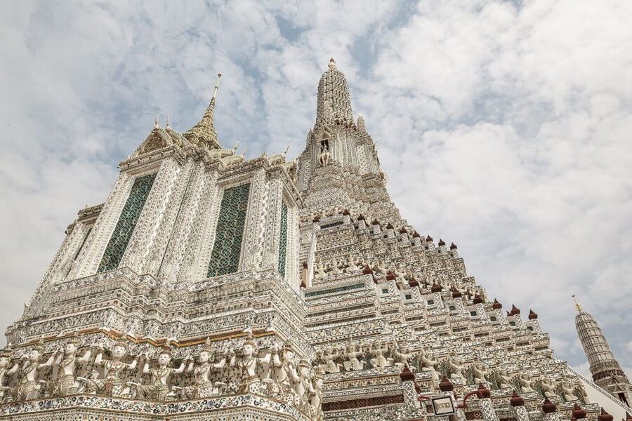 Bangkok: Historical Temples Tour & Hidden Bar at Sunset - The river crossing and the route change