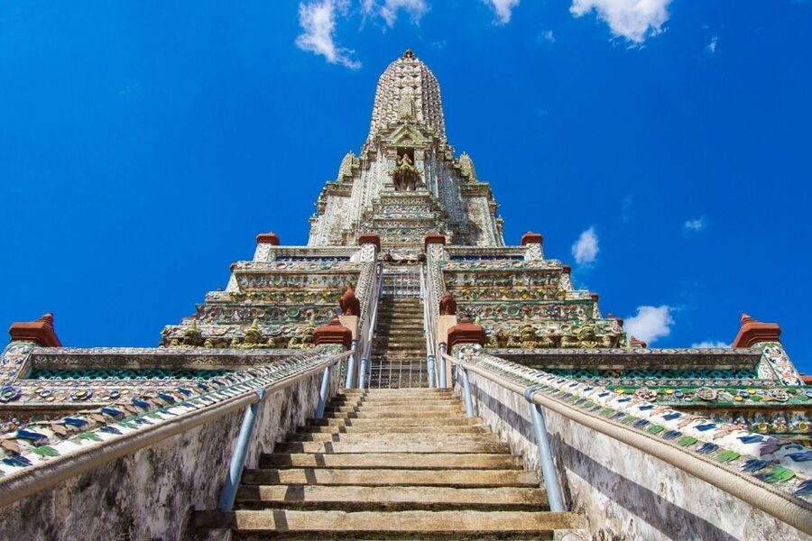 Bangkok: Historical Temples Tour & Hidden Bar at Sunset - Wat Arun after the crowds have eased