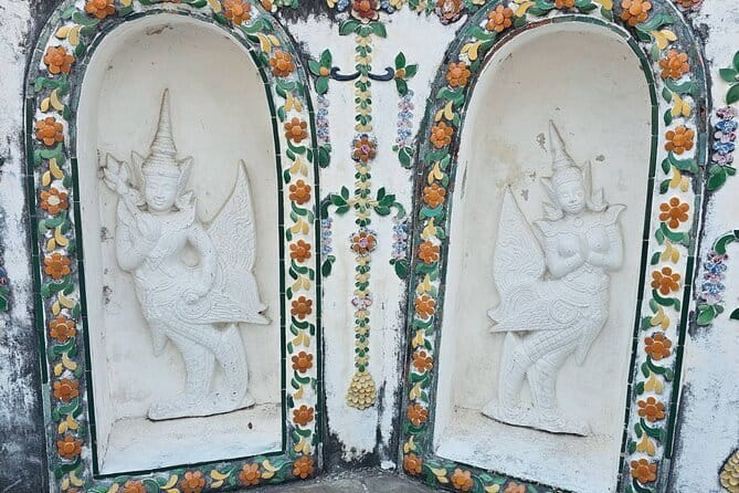 Bangkok History Temples Markets and Food Tasting - What the guides add to the experience