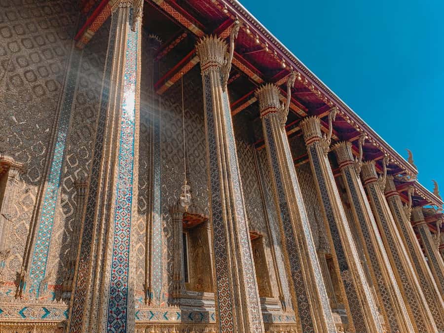 Bangkok: Iconic Temples Private Tour - Starting at the yellow Golden Place building