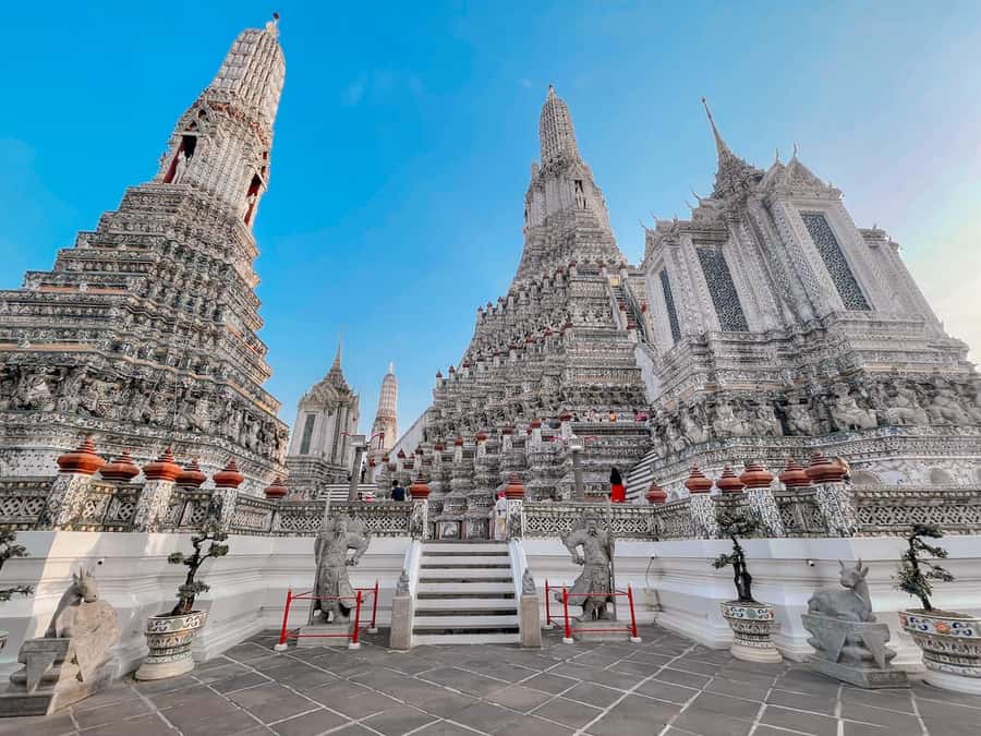Bangkok: Iconic Temples Private Tour - Crossing the Chao Phraya to Wat Arun