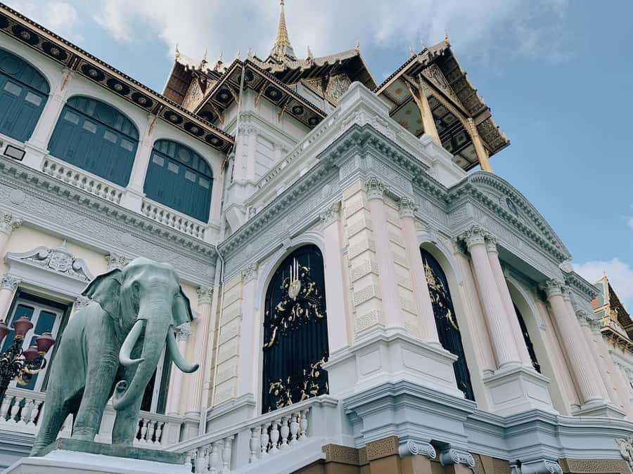 Bangkok: Iconic Temples Private Tour - What the private guide adds