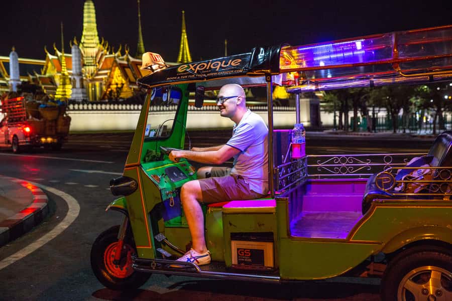 Bangkok: Markets, Temples and Food Night Tour by Tuk Tuk - Chinatown and the sweet finish