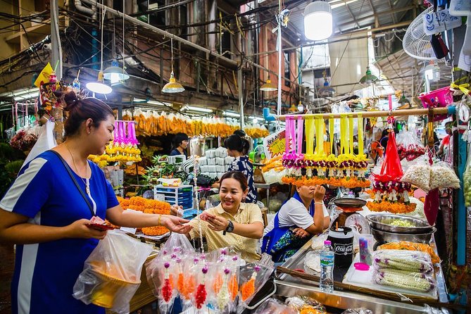 Bangkok: Night Bike Tour with Temples & Flower Market Visit - Why this Bangkok night ride is worth your evening
