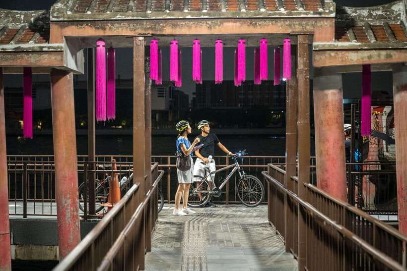 Bangkok: Night Bike Tour with Temples & Flower Market Visit - Who should book this night bike tour?