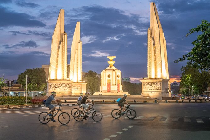 Bangkok: Night Bike Tour with Temples & Flower Market Visit - Taking the ferry to quieter Thonburi