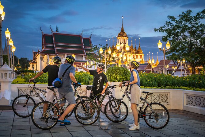 Bangkok: Night Bike Tour with Temples & Flower Market Visit - Wat Pho, the Grand Palace, and the red Giant Swing