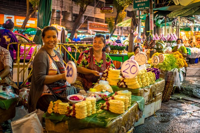 Bangkok: Night Bike Tour with Temples & Flower Market Visit - How difficult is the 12-kilometer ride?
