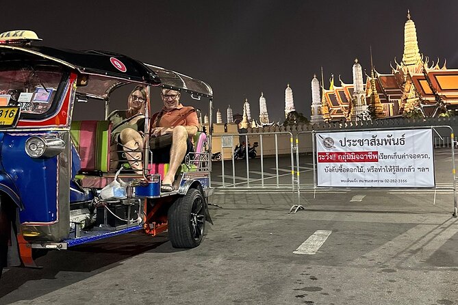 Bangkok Night Tour: Food, Temple & Tuk Tuk - Flowers, deliveries, and local life at Pak Khlong Talat