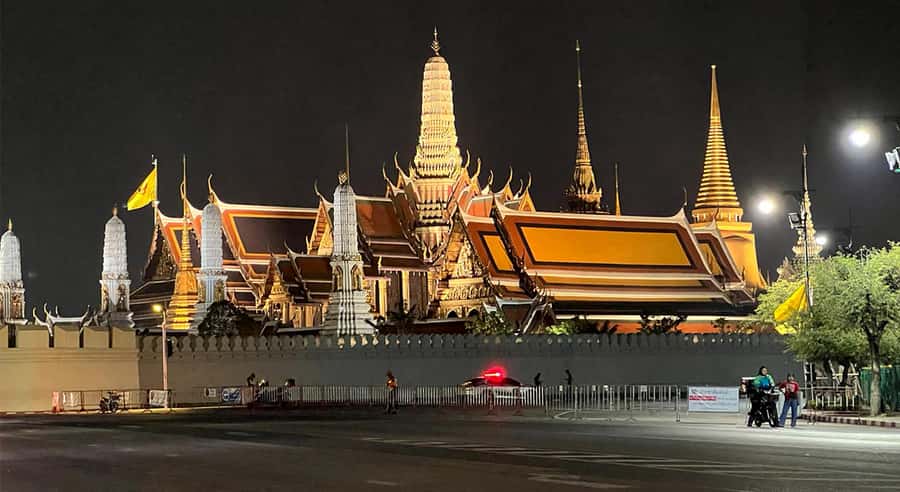 Bangkok Night Tour: Food, Temple & Tuk-Tuk - Rattanakosin Road and the Grand Palace views