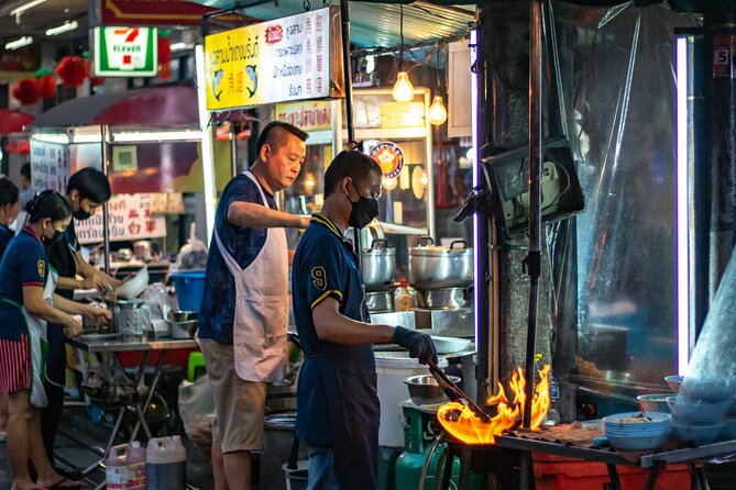 Bangkok Night Tour: Wat Arun, Wat Pho, Chinatown & Tuk Tuk Ride - Yaowarat Road and Bangkok Chinatown