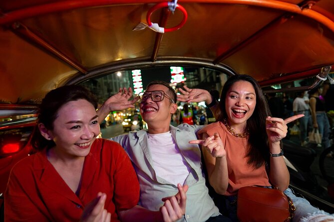 Bangkok Night Tour: Wat Arun, Wat Pho, Chinatown & Tuk Tuk Ride - Meeting at Tha Tian Pier and Maha Rat Road