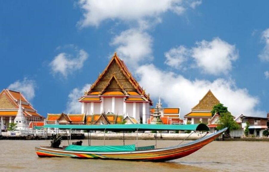 Bangkok: Private Thonburi Longtail Boat Tour & Wat Pho Visit - Wat Pho and the reclining Buddha