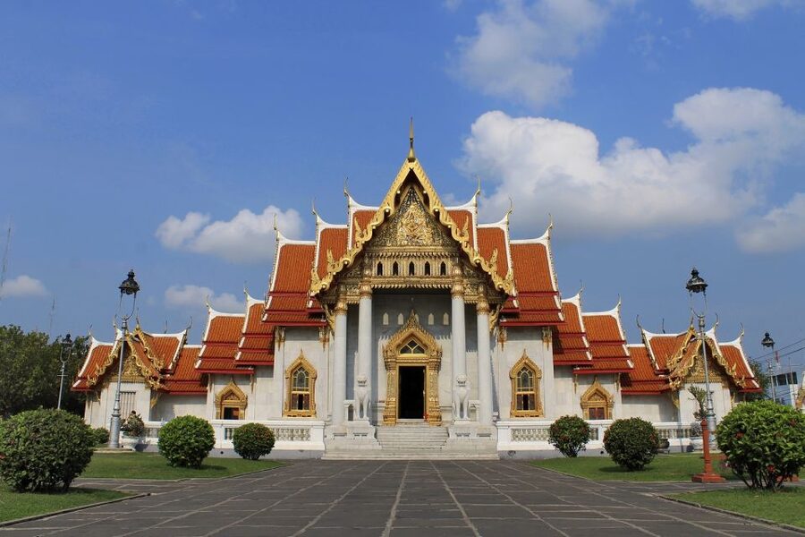 Bangkok: Private Thonburi Longtail Boat Tour & Wat Pho Visit - What the hotel pickup adds