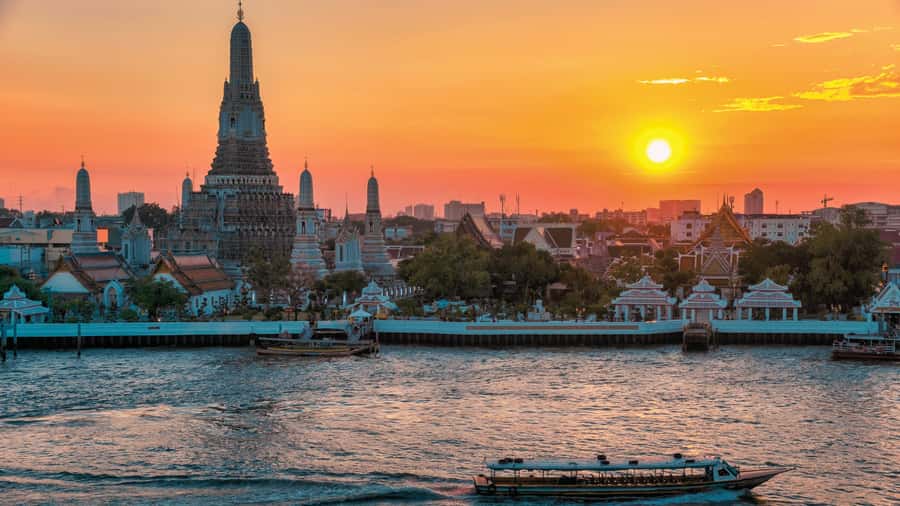 Bangkok: Private Tour Grand Palace, Wat Pho, and Wat Arun - Who will enjoy this tour most