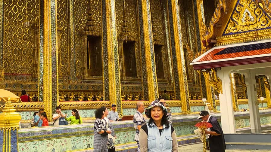 Bangkok: Private Tour Grand Palace, Wat Pho, and Wat Arun - Crossing the Chao Phraya by boat