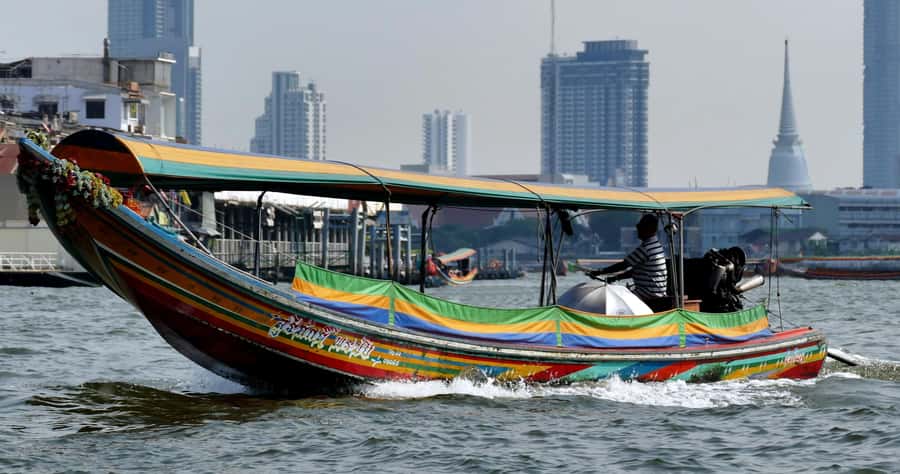Bangkok: Private Wat Phra Kaew, Wat Pho & Wat Arun Tour - The Chao Phraya River crossing