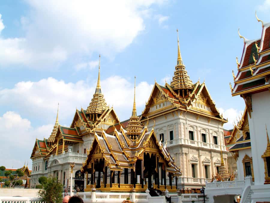 Bangkok: Private Wat Phra Kaew, Wat Pho & Wat Arun Tour - Hotel pickup keeps the morning simple