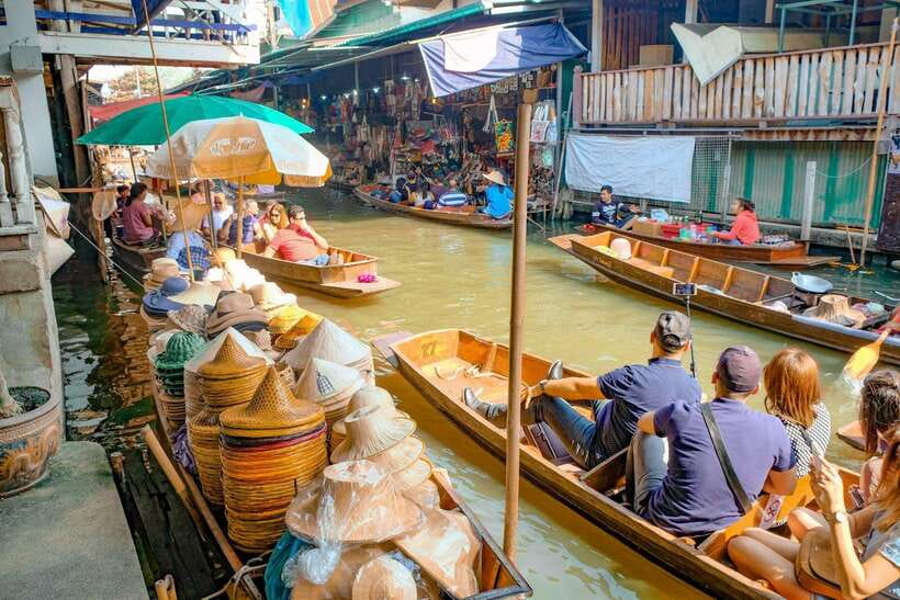 Bangkok: Railway and Floating Market Tour with Dragon Temple - Guides, timing, and the human side of the day
