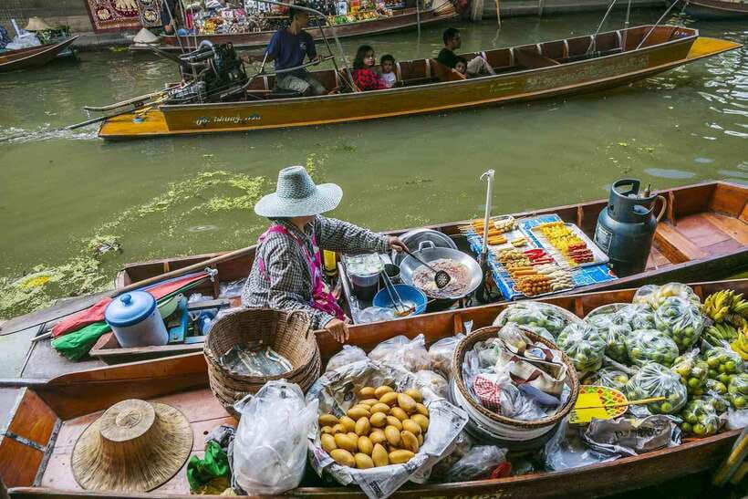 Bangkok: Railway and Floating Market Tour with Dragon Temple - Starting in Bangkok and reaching Ratchaburi