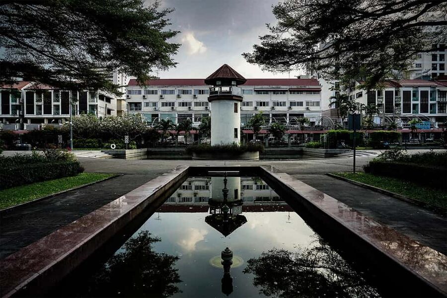 Bangkok Shadows: Ghosts, Haunted Temples & Dark Secrets - Golden Mount begins the story at Wat Saket