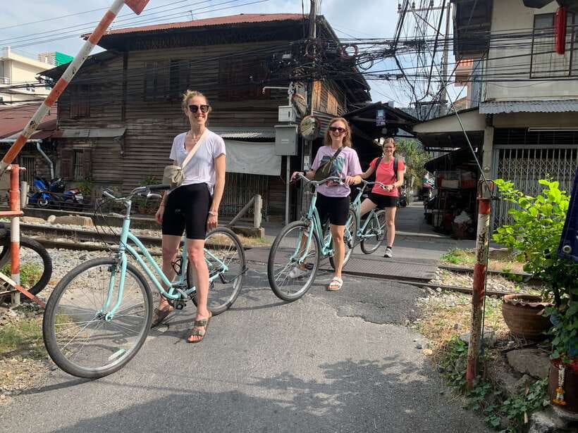 Bangkok: Temples, Canals & Local Life Bike Tour - Key points to know before booking