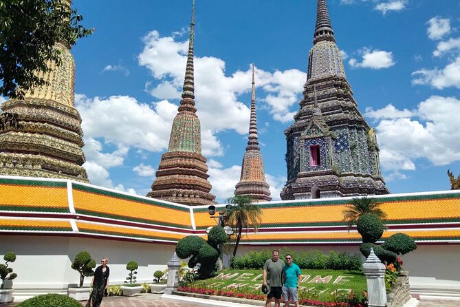 Bangkok Temples Tour at Wat Arun, Wat Phoa and Wat Saket - Guides who add more than dates and names