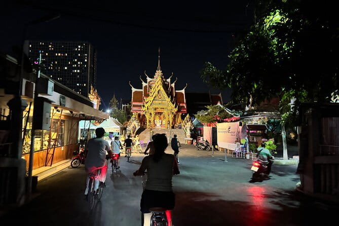 Bangkok Thonburi Backstreets and 3 Peaceful Temple Bike Tour - Wat Pak Nam and the towering Buddha