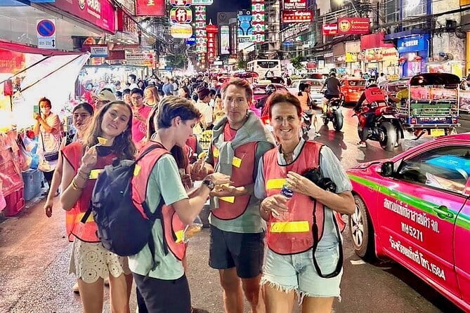 Bangkok Thonburi Backstreets and 3 Peaceful Temple Bike Tour - A drink break and the Railway Track Poon Poon