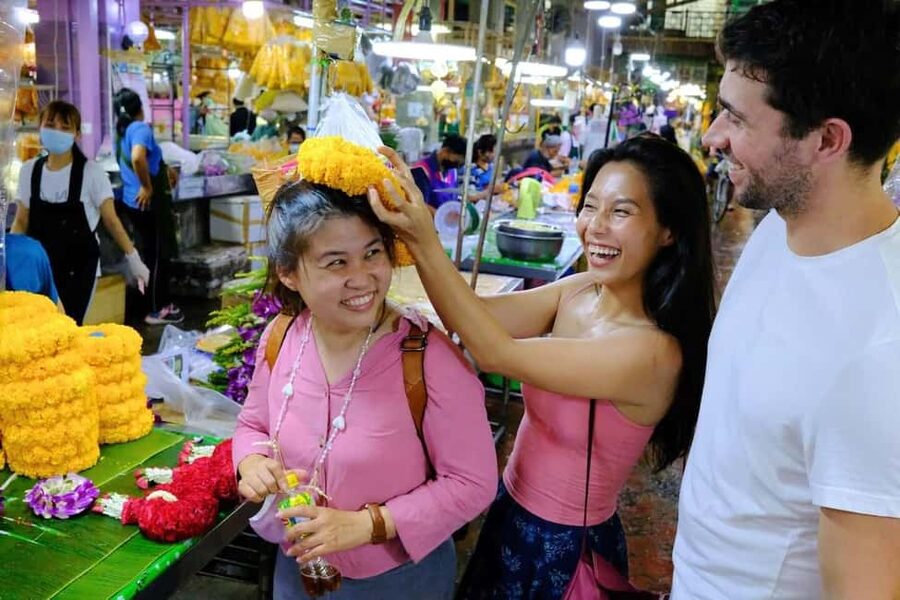 Bangkok: Tuk Tuk Adventure Chinatown Michelin Food & Temples - Yaowarat Road, where the food begins