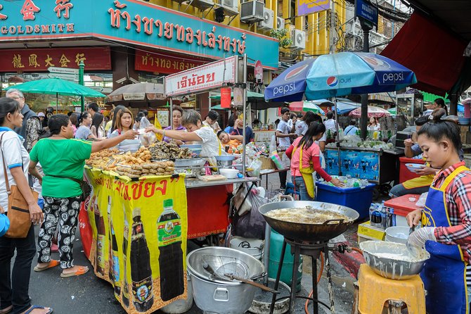 Bangkok Tuk Tuk Walk & Temple Tour With Wat Pho, Arun & Traimit - Wat Traimit and Bangkok’s Golden Buddha