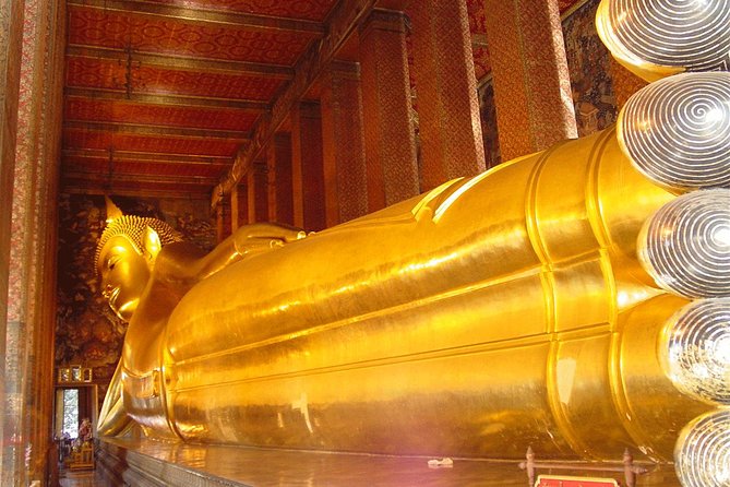 Bangkok Two Temple Tour: Wat Pho, Emerald Buddha & Grand Palace - Seeing the Emerald Buddha at Wat Phra Kaew