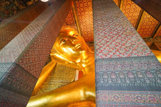 Bangkok Wat Pho and Flower Market Historical Walking Tour - Starting near Itsaraphap Station