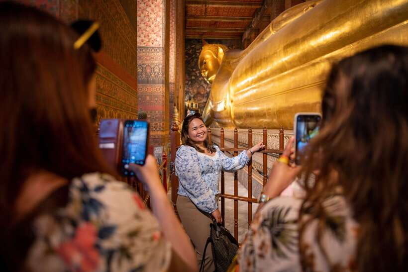 Bangkok: Wat Pho and Wat Arun Guided Walking Tour - A responsible way to see major sights