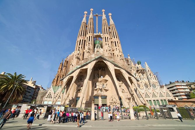 Barcelona Highlights Tour and Montserrat Monastery with Hotel Pick-up - Montjuïc, Olympic Barcelona, And The First Views