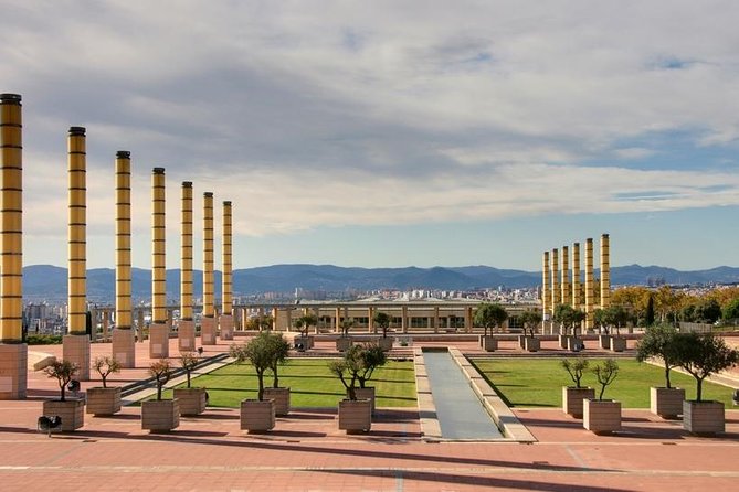Barcelona Highlights Tour and Montserrat Monastery with Hotel Pick-up - Montserrat Mountain And The Benedictine Abbey