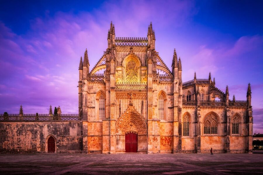 Batalha Monastery: Private Tour - The Gothic church and its colored light